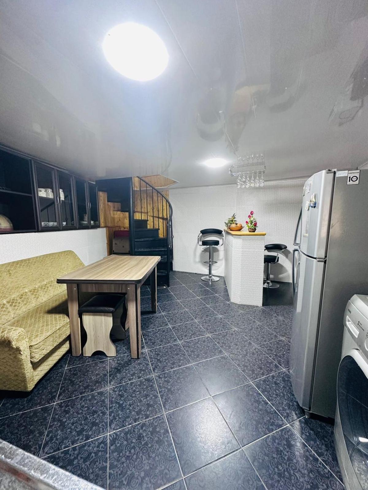 Nikas Apartment Тбілісі Екстер'єр фото